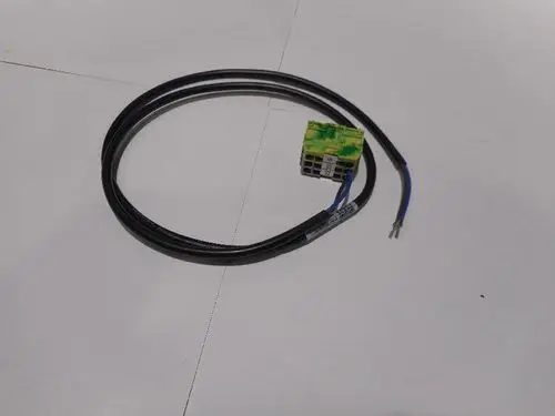 Kabelbaum mit Anschluss für 24V-Geräte, ausgestattet mit verschiedenen Leitungen. Marke Remeha erkennbar auf dem Kabel.